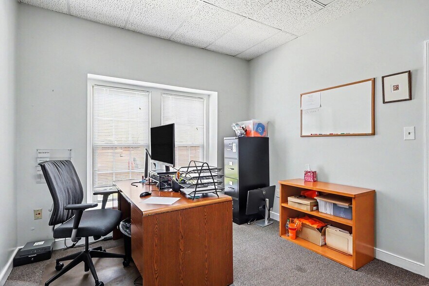 More Photos Of 8407 Richmond Hwy, Alexandria Storefront For Sale