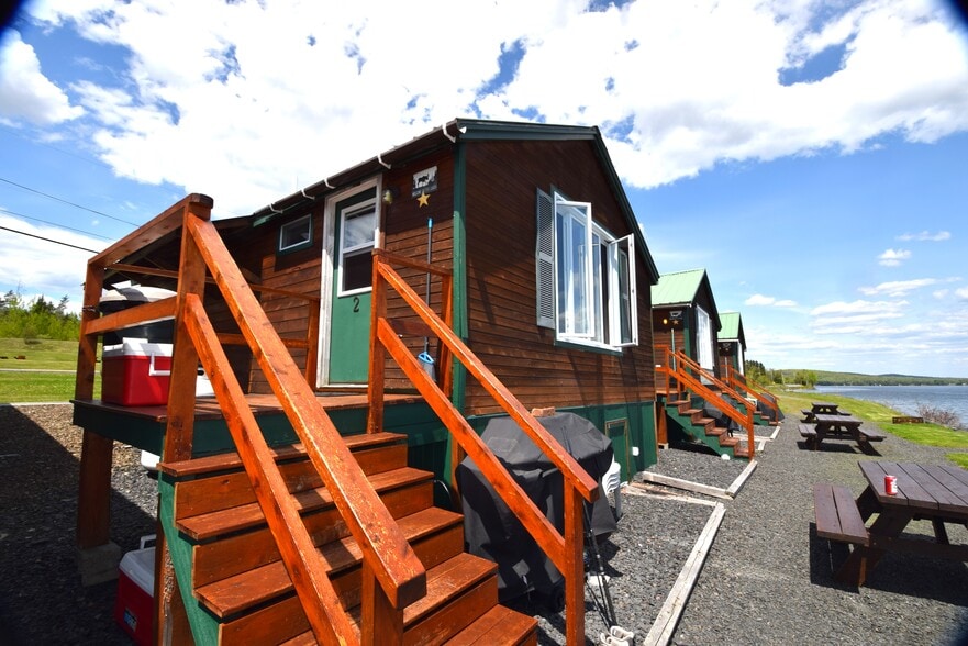 More Photos Of 109 Sinclair Rd, Sinclair Sports And Entertainment For Sale