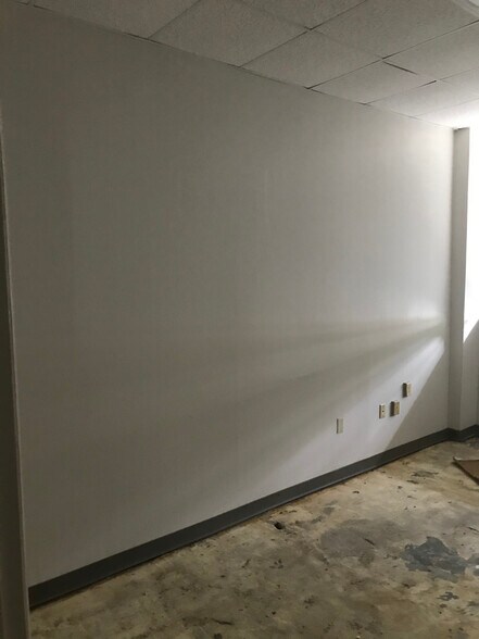 More Photos Of 337 Oak Ave, Spruce Pine Office For Lease