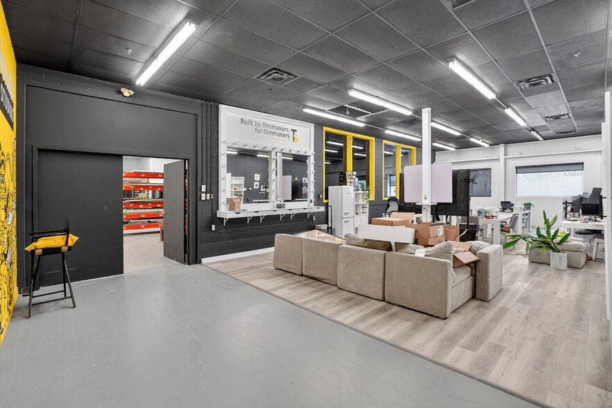 More Photos Of 330 Av Avro, Pointe-claire Warehouse For Sale