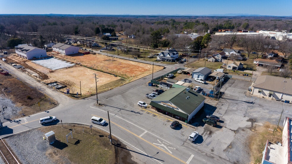 More Photos Of 218 Main St, Grover General Retail For Sale