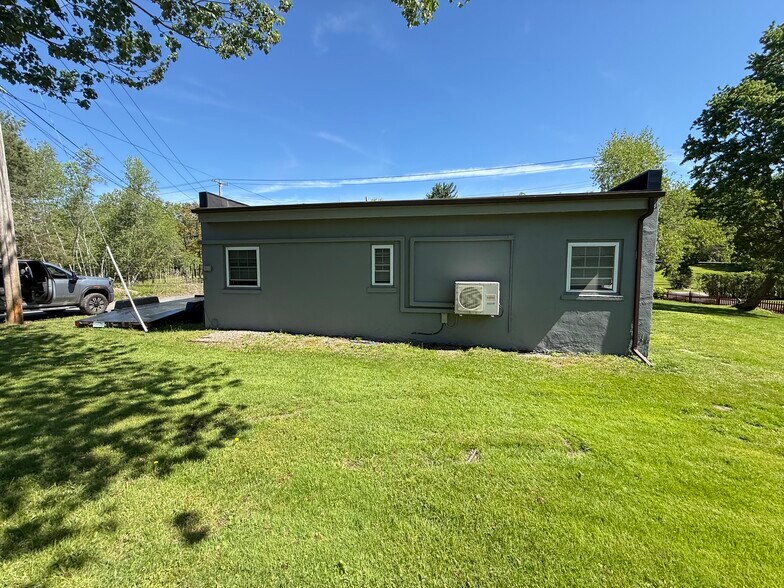 More Photos Of 84 Cimarron Rd, Monticello Freestanding For Sale