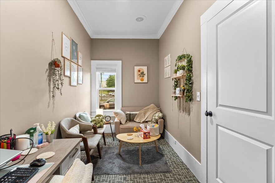 More Photos Of 306 N Thornton Ave, Dalton Office For Sale