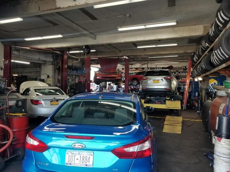 More Photos Of 2611 Pine Ave, Niagara Falls Auto Repair For Sale