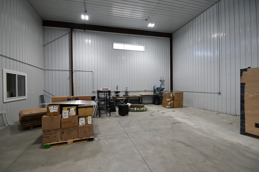 More Photos Of 1501 21st Ave N, Fargo Light Manufacturing For Lease