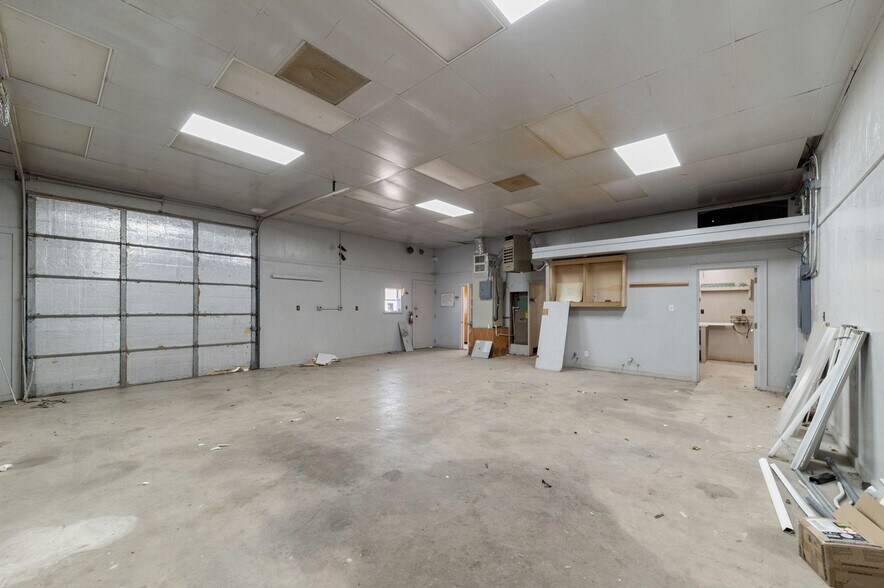 More Photos Of 640 E Highway 199, Springtown Warehouse For Lease