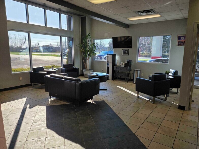 More Photos Of 5967 Robinson Rd, Lockport Auto Dealership For Lease