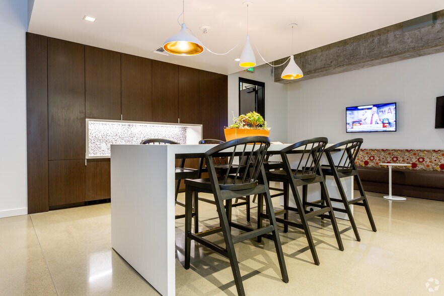 More Photos Of 555 Capitol Mall, Sacramento Office For Lease