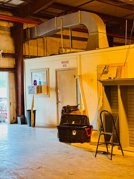 More Photos Of 226 Micolas St, Opp Warehouse For Sale