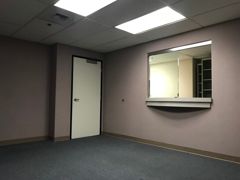 More Photos Of 1011 E Devonshire Ave, Hemet Office For Sale