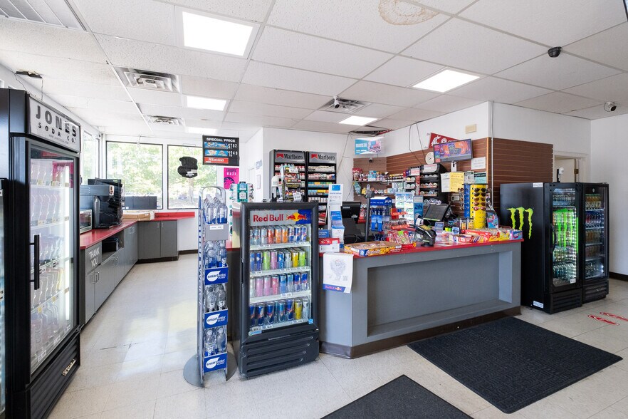 More Photos Of 2730 Meridian St, Bellingham Service Station For Sale