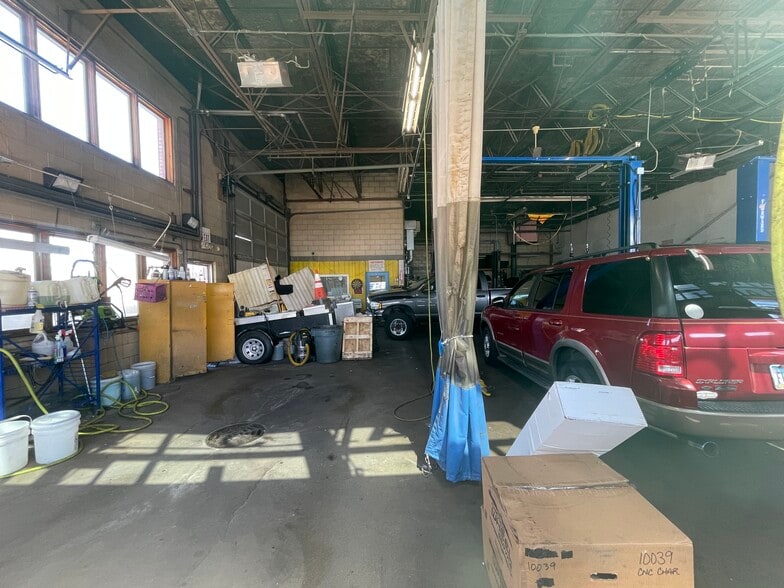 More Photos Of 660–670 E Northwest Hwy, Arlington Heights Auto Dealership For Sale