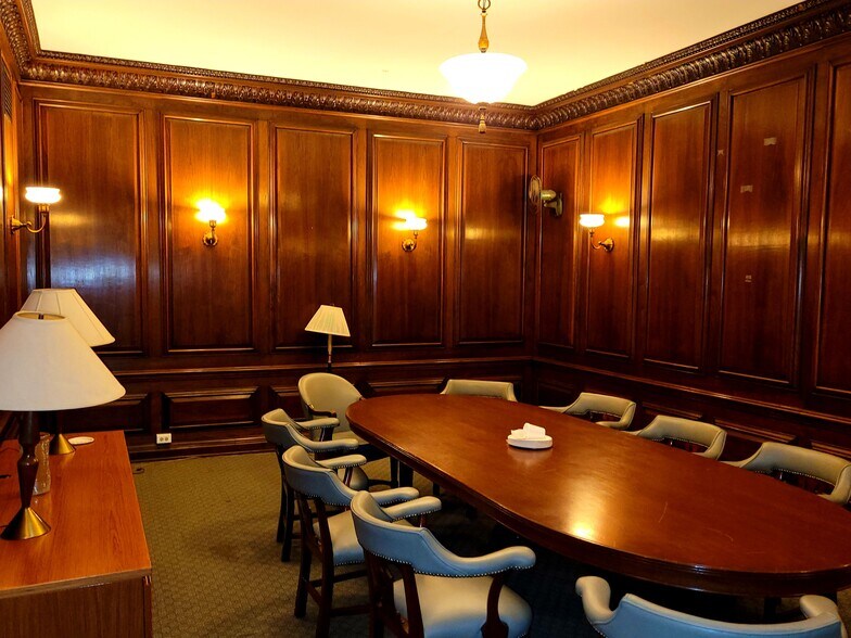 More Photos Of 1110 W 35th St, Chicago Office For Sale