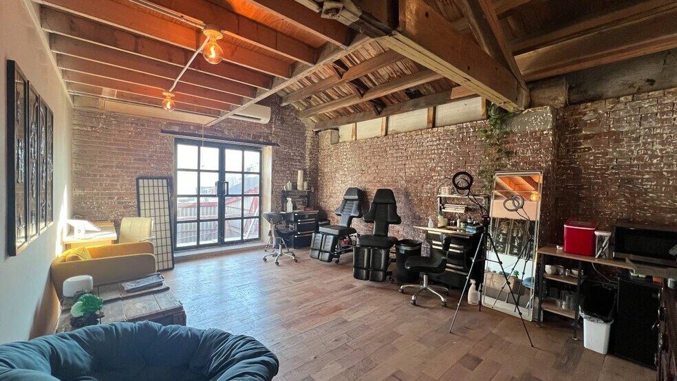More Photos Of 310 Meserole St, Brooklyn Flex For Lease
