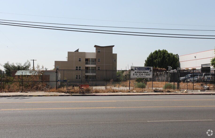 More Photos Of 10505 Glenoaks Blvd, Pacoima Land For Lease