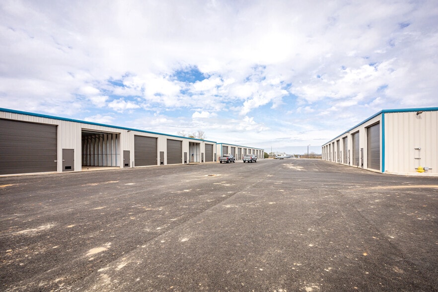 More Photos Of 458 Back Bay Blvd, Biloxi Self Storage For Sale