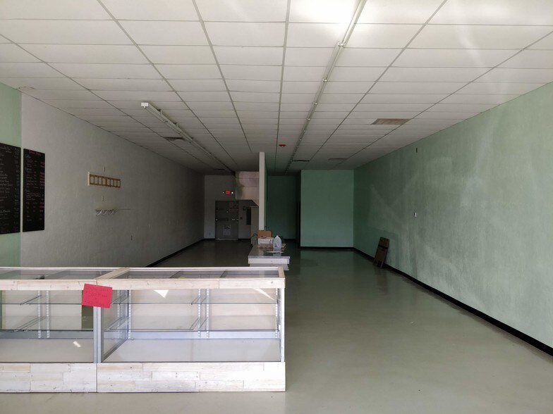 More Photos Of 2426 N Hawkins, Choctaw Freestanding For Lease