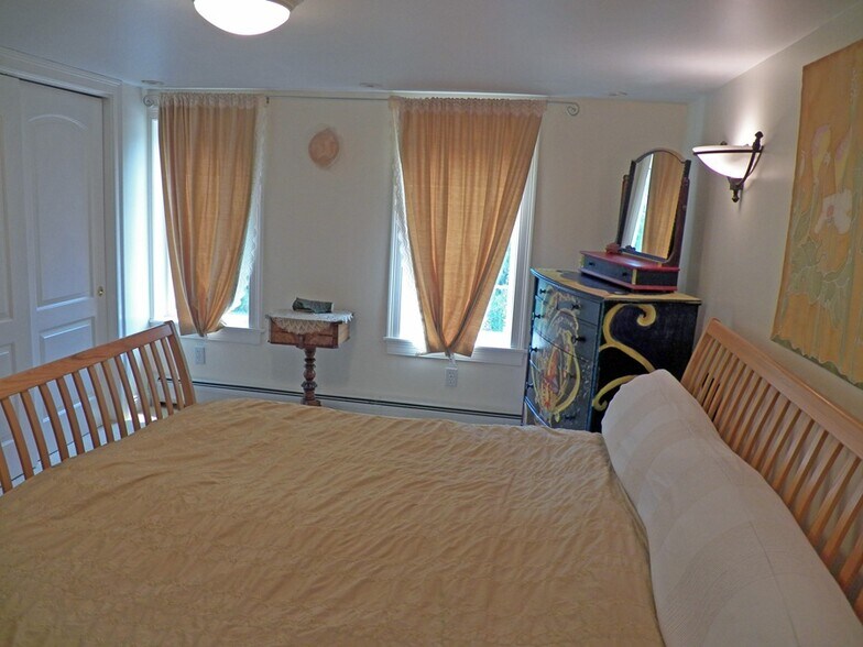 More Photos Of 146 Calef Hwy, Barrington Flex For Sale