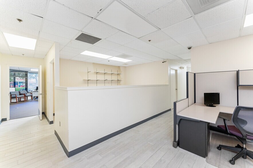 More Photos Of 14325 Willard Rd, Chantilly Office For Lease
