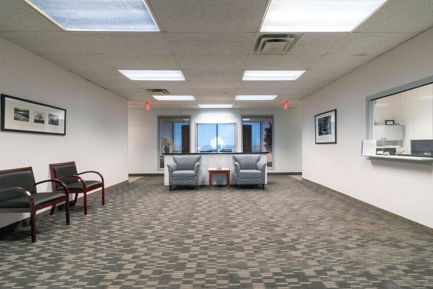 More Photos Of 800 E Northwest Hwy, Palatine Office For Lease