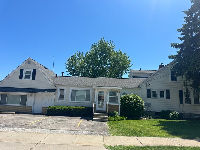 More Photos Of 36403 Vine St, Willoughby Office For Sale