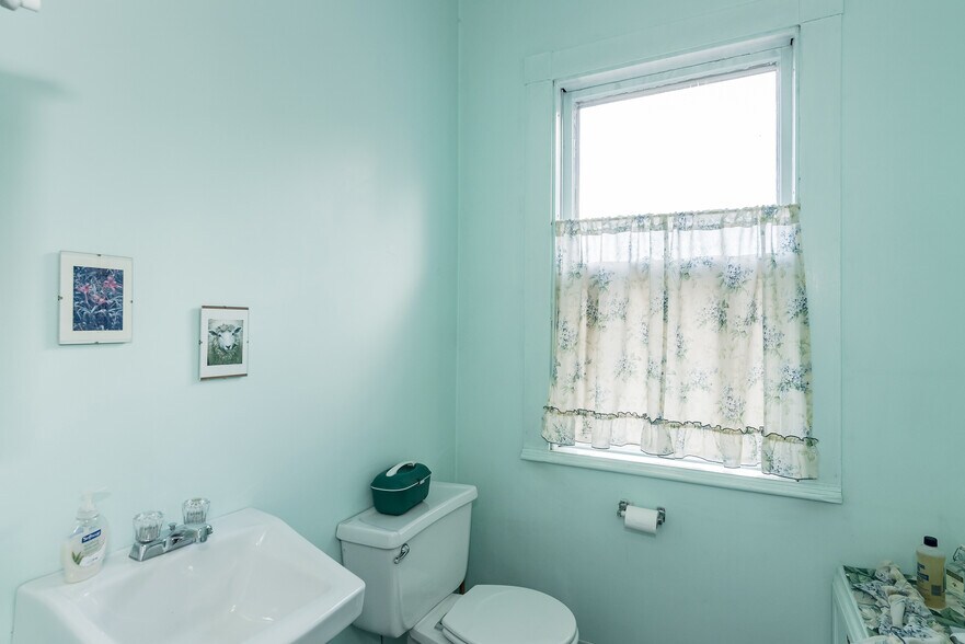 More Photos Of 173 Mount Auburn St, Watertown Medical For Sale