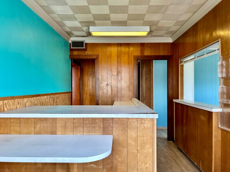 More Photos Of 103 N High St, Franklin Office Residential For Sale