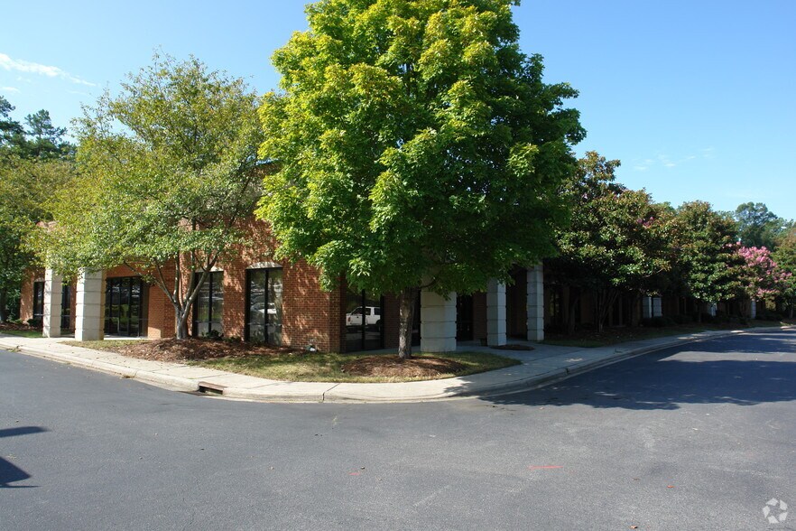 More Photos Of 2400 Crownpoint Executive Dr, Charlotte Office For Lease