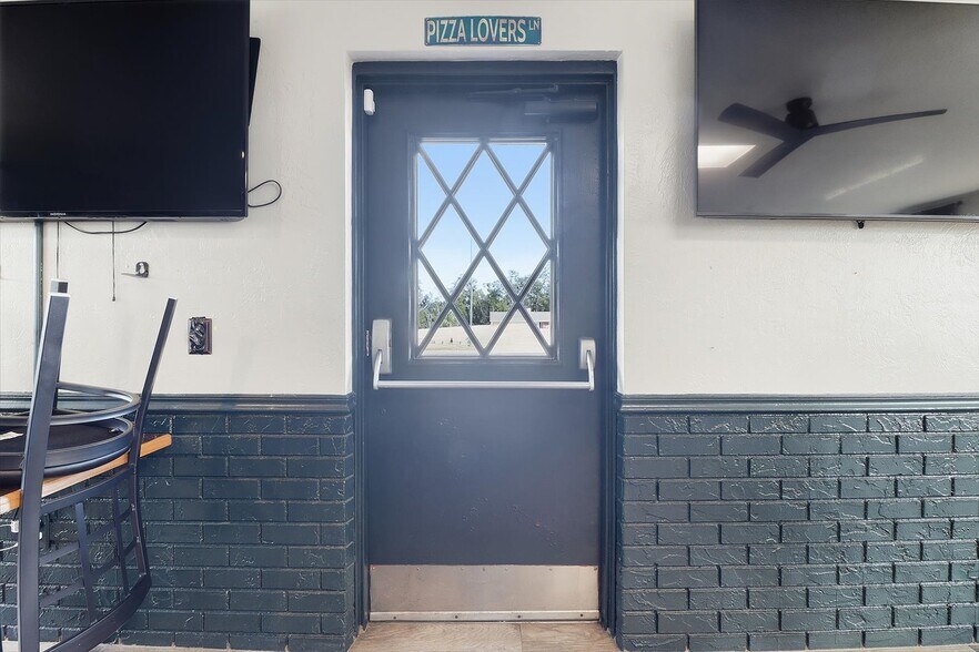 More Photos Of 859 S US Highway 41, Inverness Restaurant For Sale