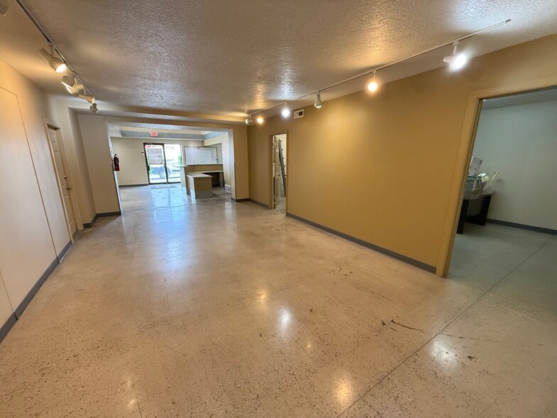 More Photos Of 3330 S 300 W, Salt Lake City Showroom For Lease