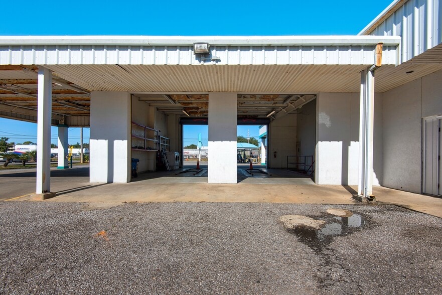 More Photos Of 3061 Gulf Breeze Pky, Gulf Breeze Carwash For Sale