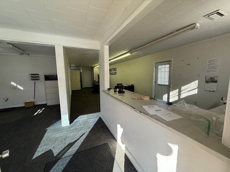 More Photos Of 6914 Statesville Rd, Charlotte Truck Terminal For Lease