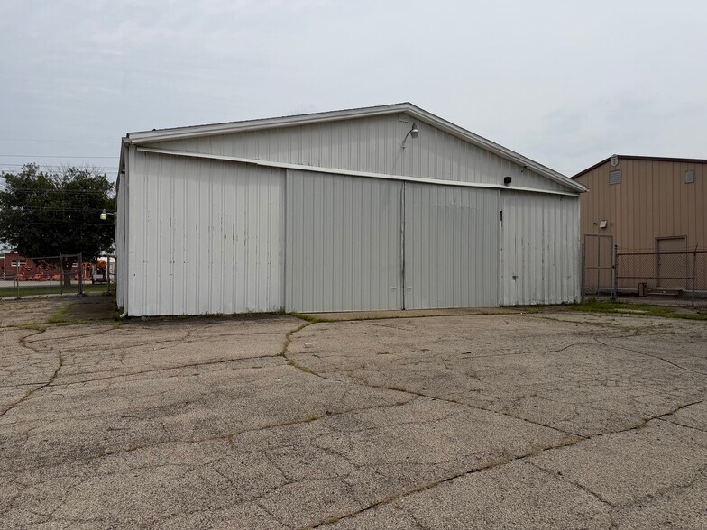 More Photos Of 709 N Lincoln Ave, Springfield Industrial For Sale