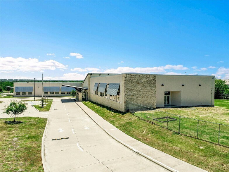 More Photos Of 700 Stadium Dr, Georgetown Schools For Sale