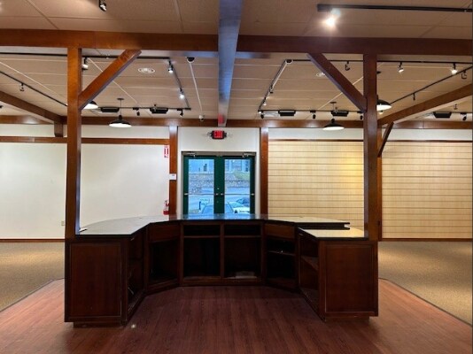 More Photos Of 8740 Montgomery Rd, Cincinnati Unknown For Lease