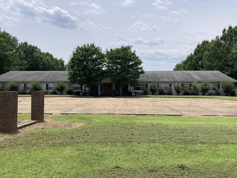 Primary Photo Of 835 S Woods St, West Memphis Healthcare For Sale