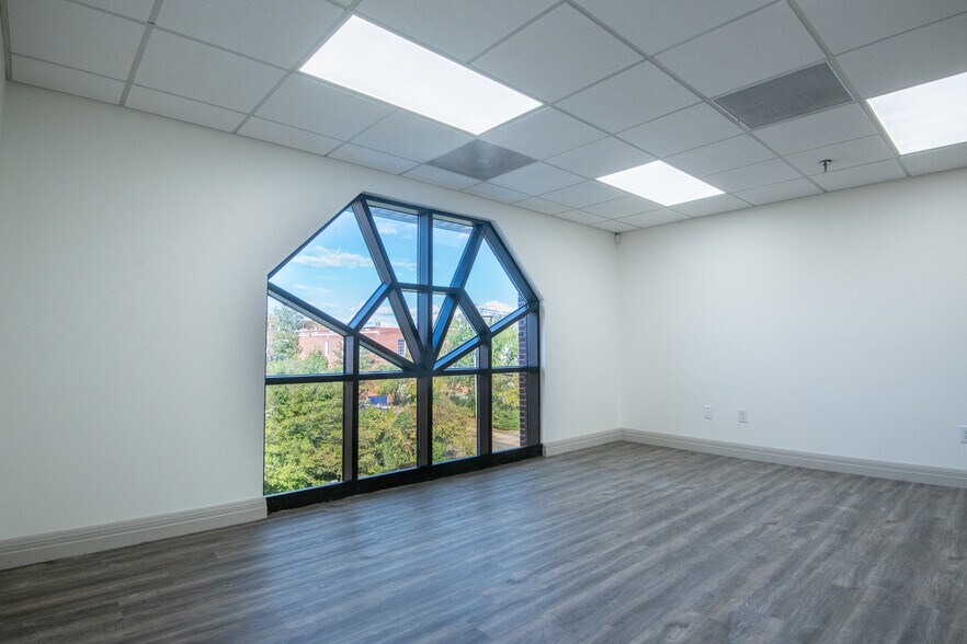 More Photos Of 10 Allen St, Toms River Office For Lease