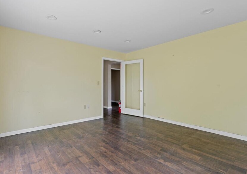 More Photos Of , Montgomery Office For Sale