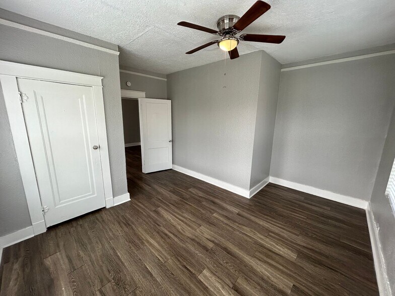 More Photos Of 1409 W Woodlawn Ave, San Antonio Apartments For Sale