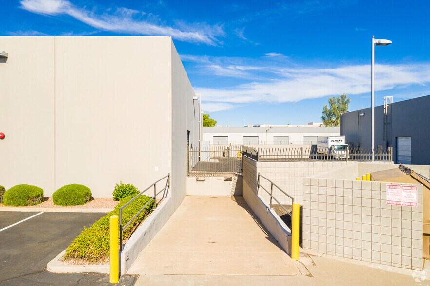 More Photos Of 1140 W Alameda Dr, Tempe Warehouse For Lease