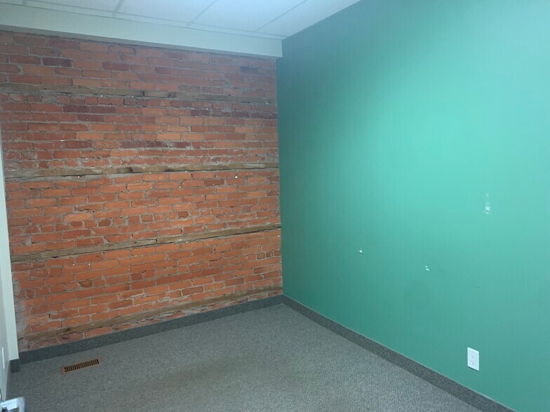 More Photos Of 356-358 Main St E, Hamilton Storefront Retail Residential For Lease