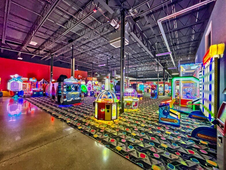 More Photos Of 7777-7847 N Caldwell Ave, Niles Manufacturing For Sale