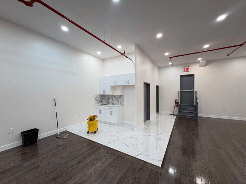 More Photos Of 224 Fifth Ave, New York Loft Creative Space For Lease