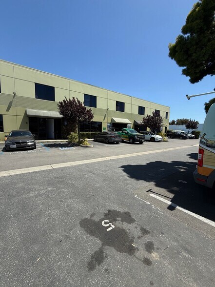 More Photos Of 6996 Soquel Ave, Santa Cruz Showroom For Lease