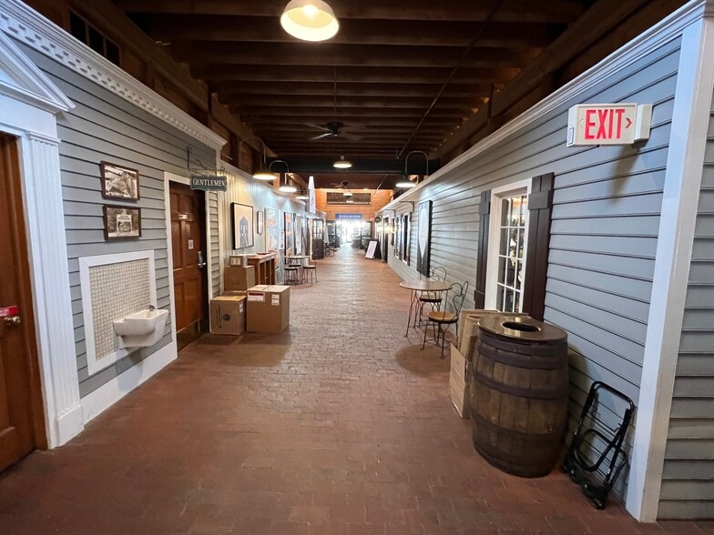 More Photos Of 310-340 Water St, Excelsior Freestanding For Lease