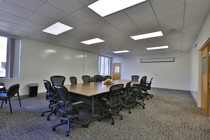 More Photos Of 118-122 Charcot Ave, San Jose Flex For Lease