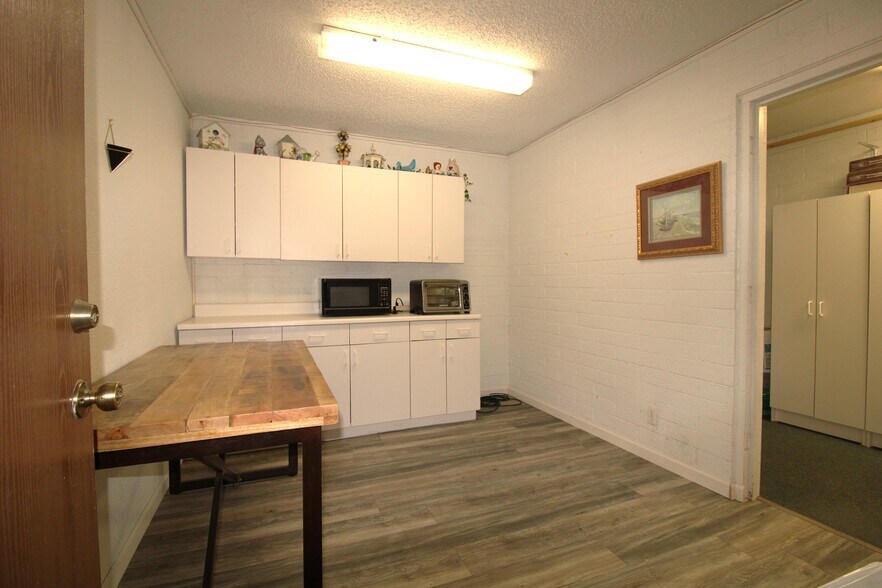 More Photos Of 1000 W Apache Trl, Apache Junction Freestanding For Sale