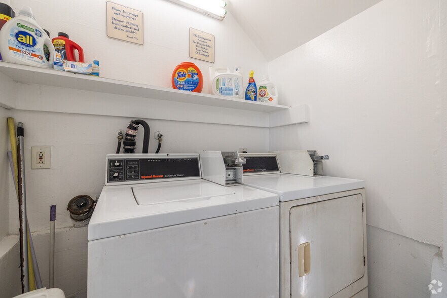 More Photos Of 1943 Vista Del Mar Ave, Los Angeles Apartments For Sale