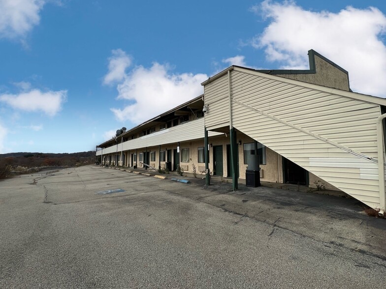 More Photos Of 126 Miller Ln, Waynesburg Hotel For Sale