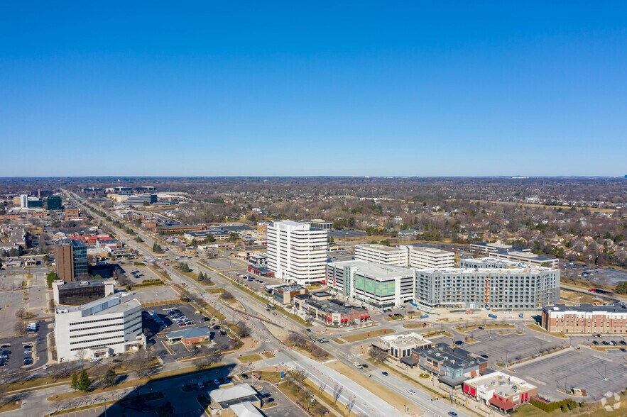 More Photos Of 888 W Big Beaver Rd, Troy Parking Garage For Lease